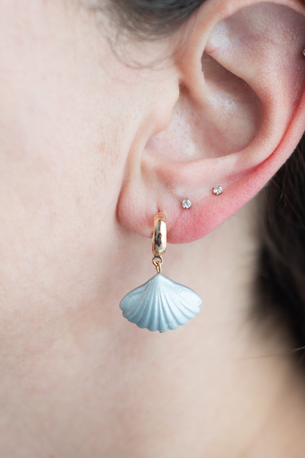 Dainty Sea Shell Bead Earrings (Blue)