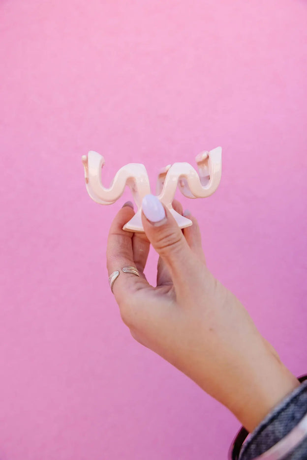 Wavy Light Pink Claw Clip